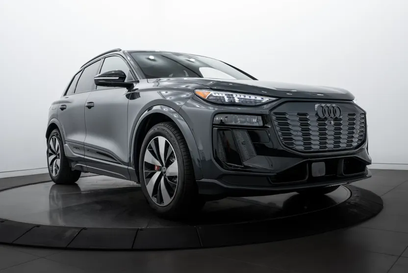 2025 Audi SQ6 photo 1