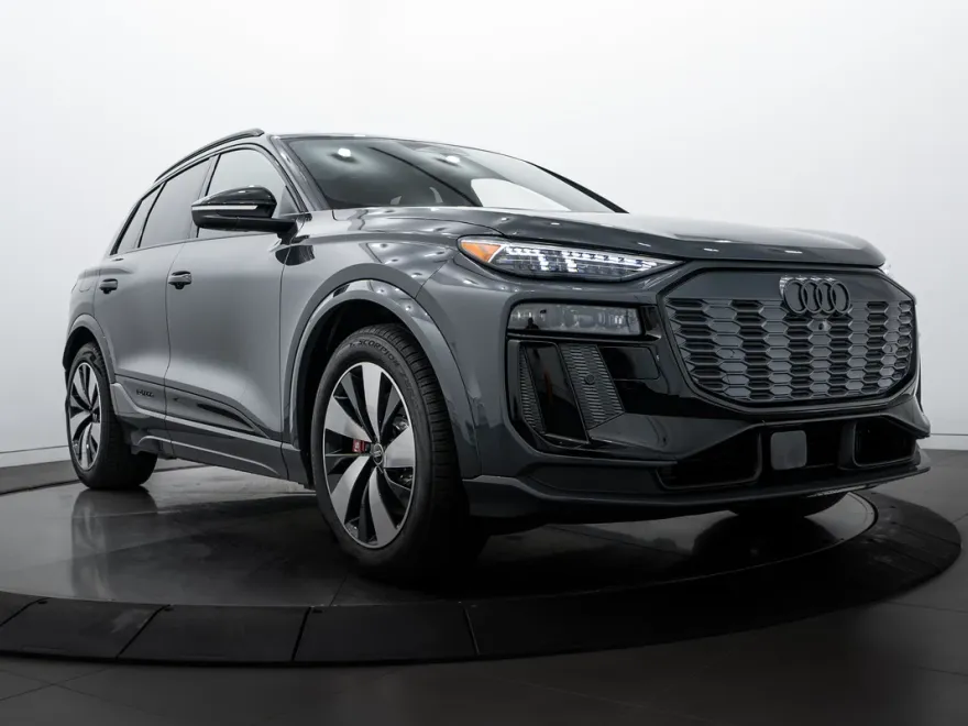 2025 Audi SQ6 photo 1