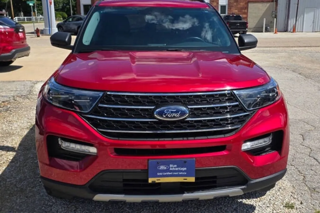 2023 Ford Explorer XLT photo 1
