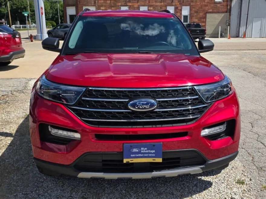 2023 Ford Explorer XLT photo 1