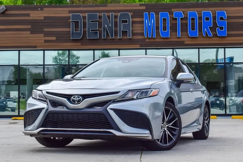 2023 Toyota Camry SE photo 1