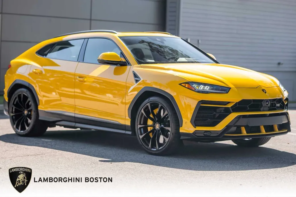 2022 Lamborghini Urus photo 1