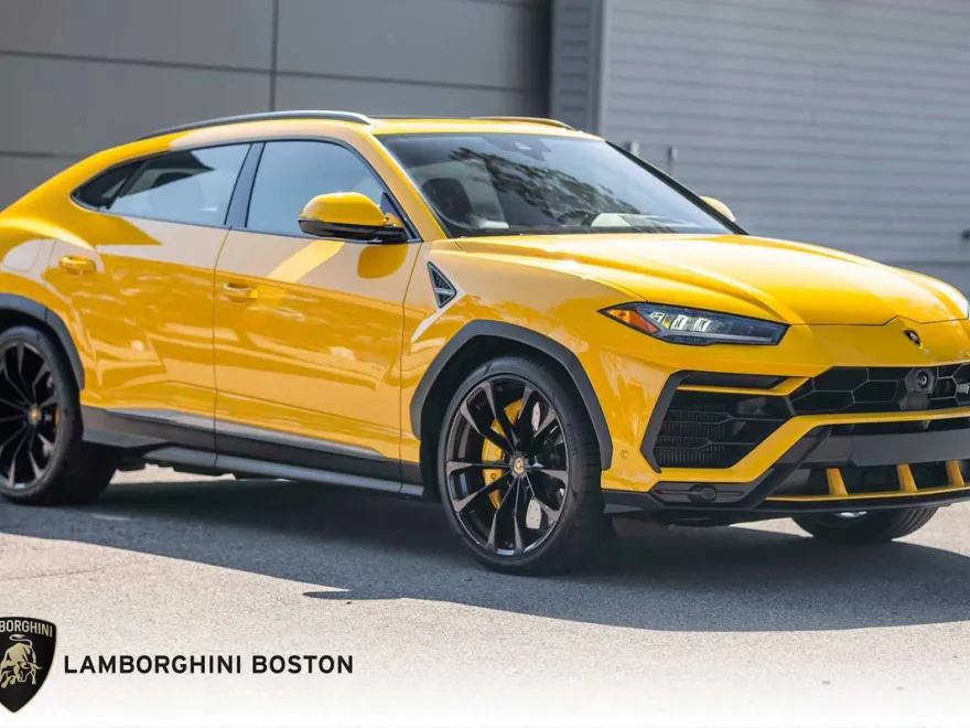 2022 Lamborghini Urus photo 1
