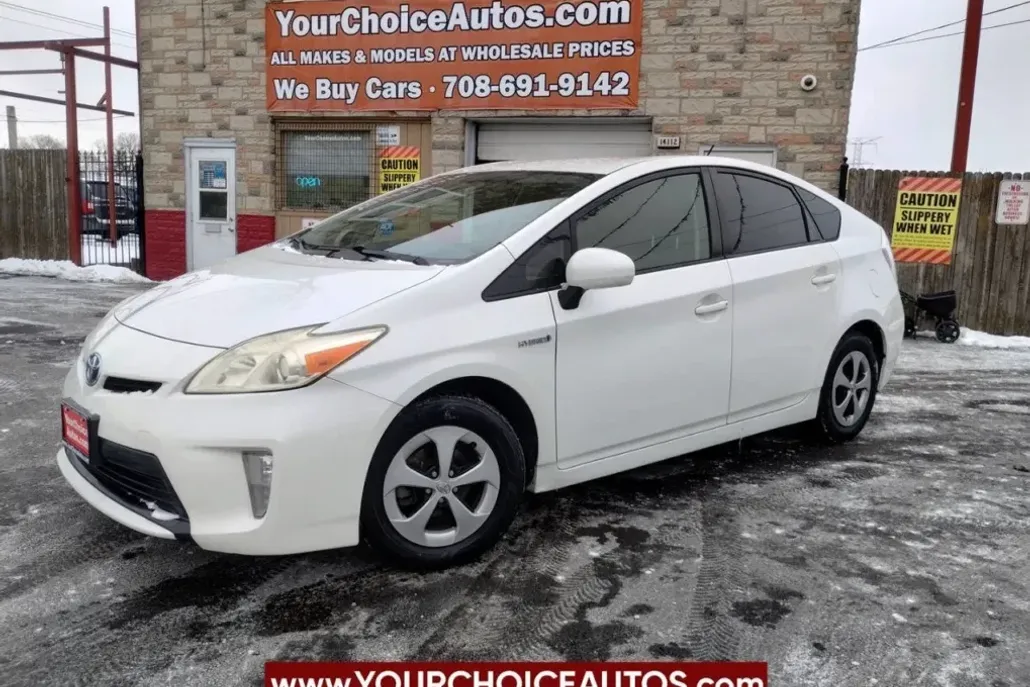 2013 Toyota Prius Two photo 1