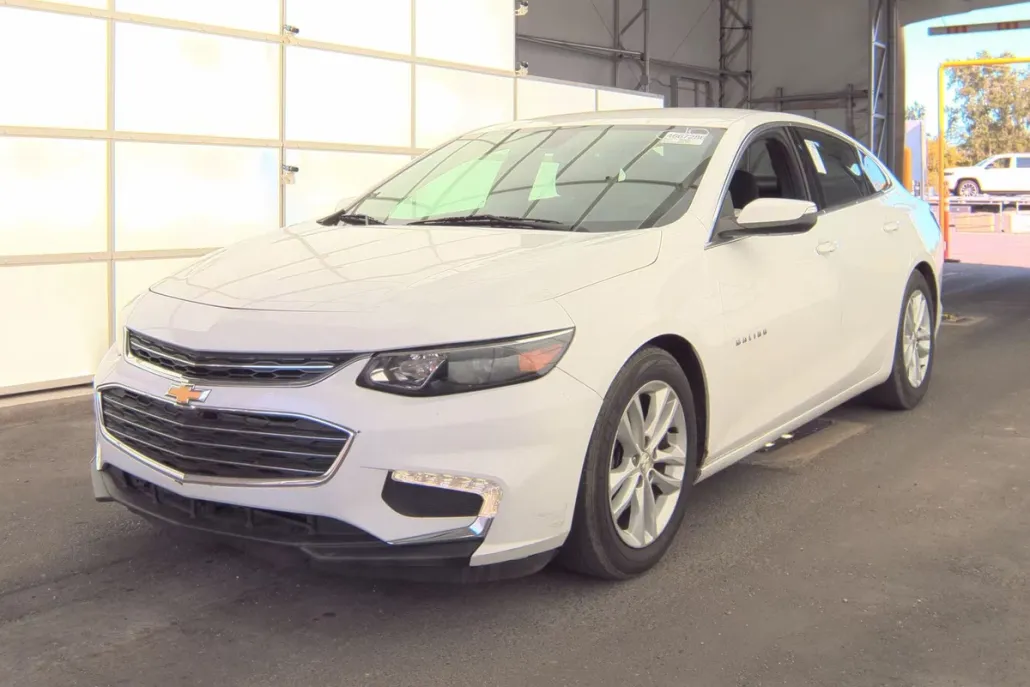 2017 Chevrolet Malibu 1LT photo 1