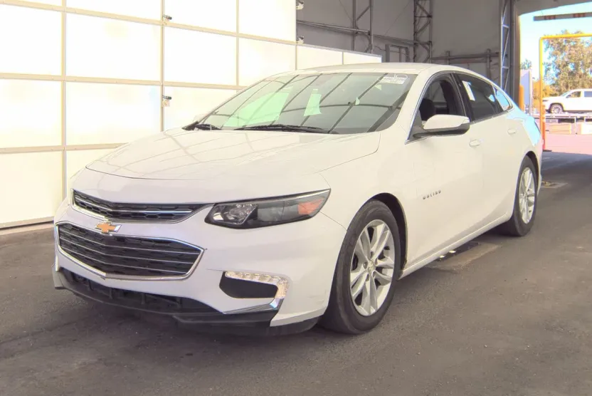 2017 Chevrolet Malibu 1LT photo 1