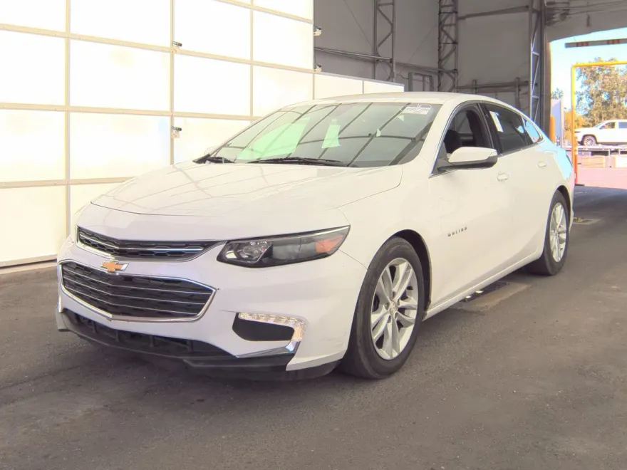 2017 Chevrolet Malibu 1LT photo 1