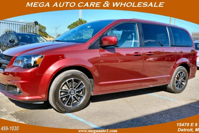 2018 Dodge Grand Caravan SE Plus photo 1