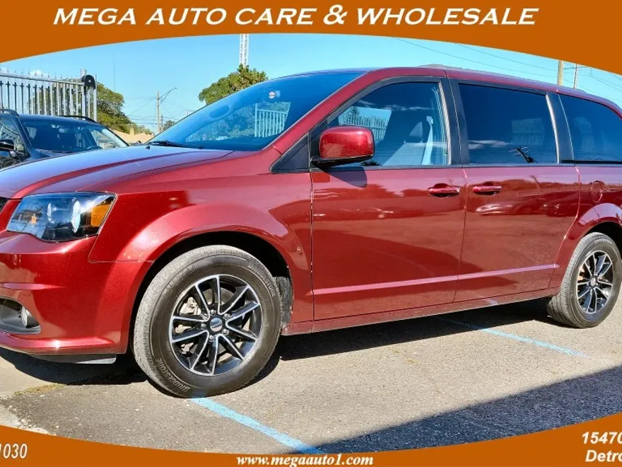 2018 Dodge Grand Caravan SE Plus photo 1