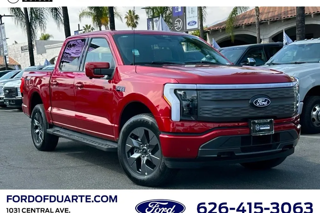 2025 Ford F-150 Lightning Lariat photo 1