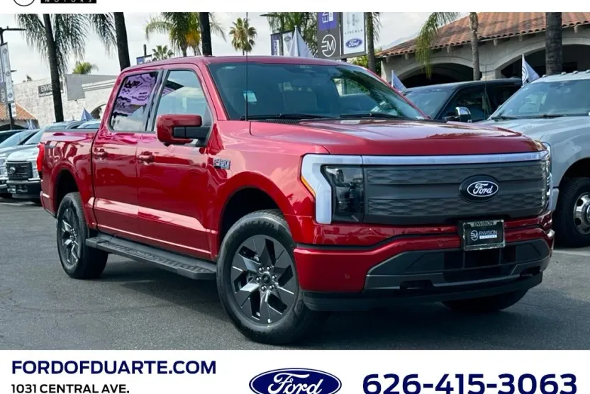2025 Ford F-150 Lightning Lariat photo 1