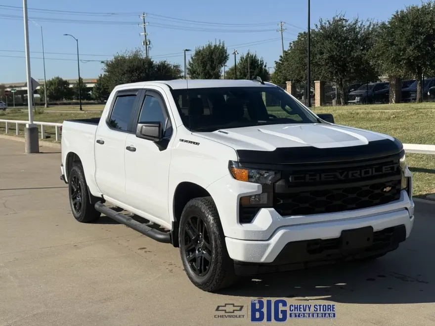 2024 Chevrolet Silverado 1500 Custom photo 1
