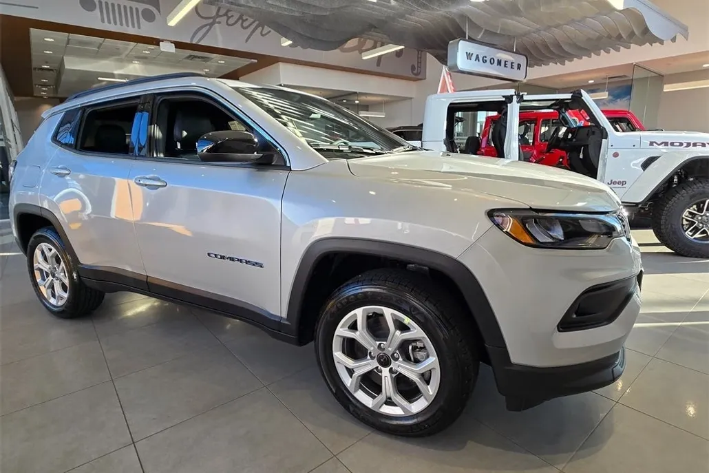 2025 Jeep Compass Latitude photo 1