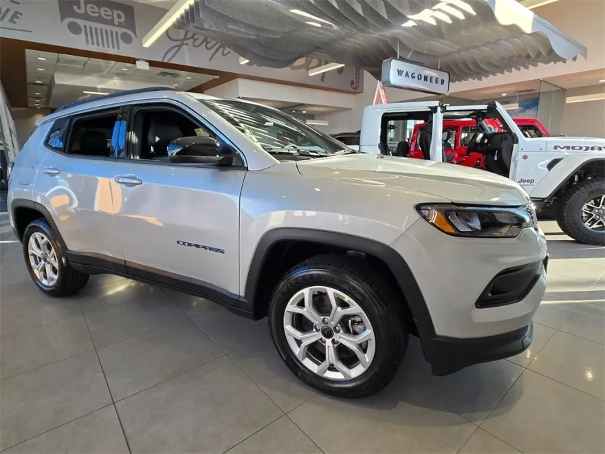 2025 Jeep Compass Latitude photo 1
