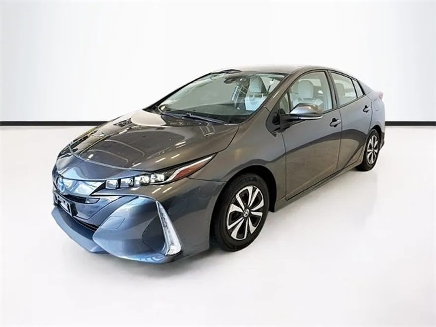 2017 Toyota Prius Prime Plus photo 1