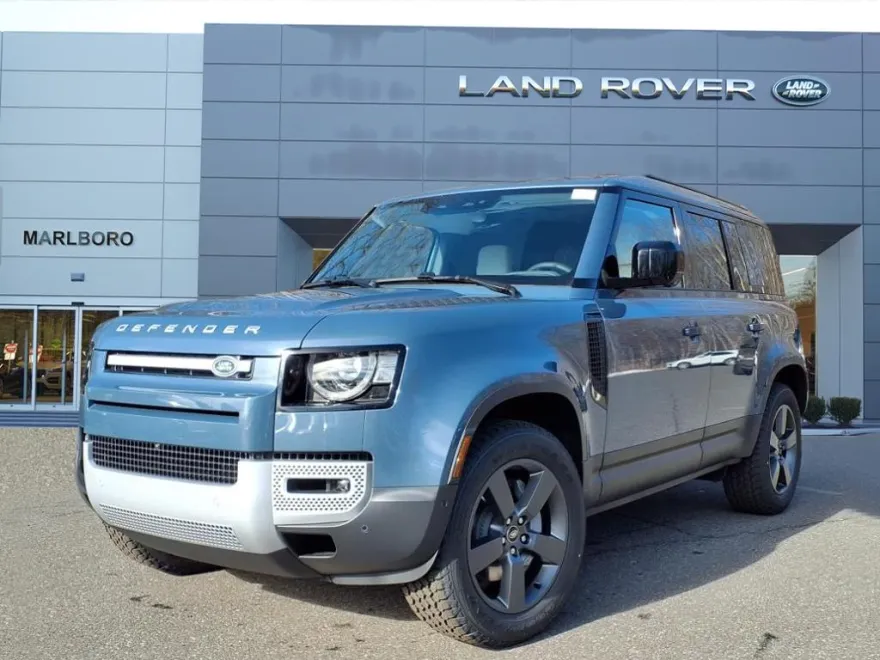 2025 Land Rover Defender 110 S photo 1