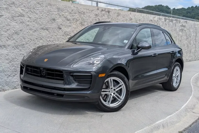 2025 Porsche Macan T photo 1