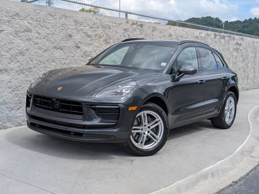 2025 Porsche Macan T photo 1