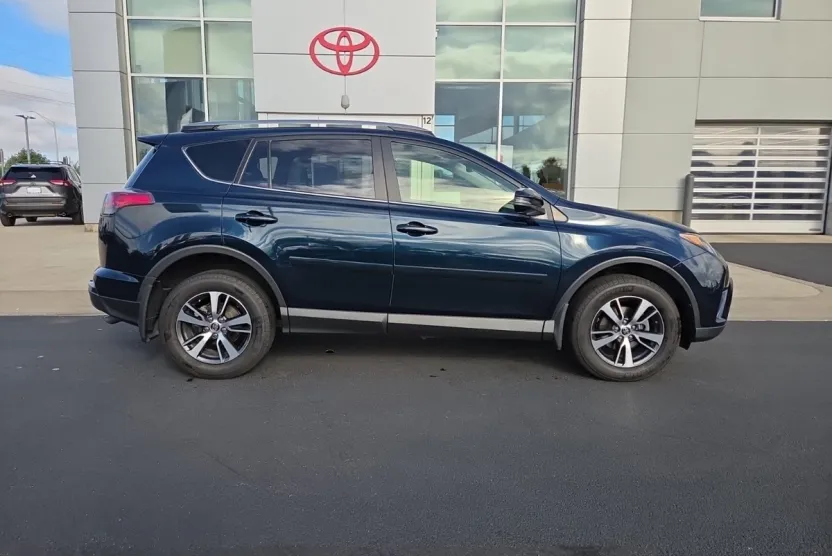 2018 Toyota RAV4 XLE photo 1