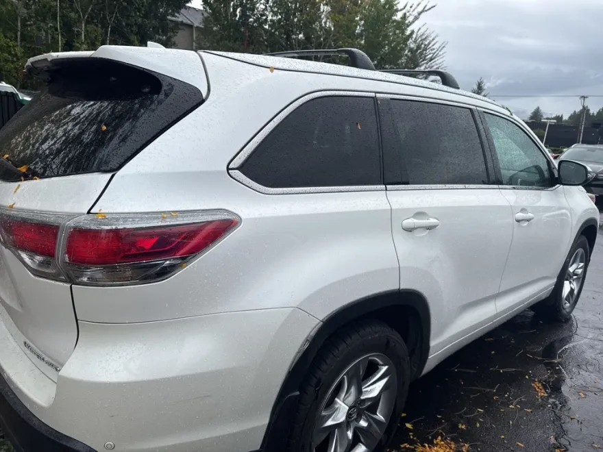 2016 Toyota Highlander Limited photo 1