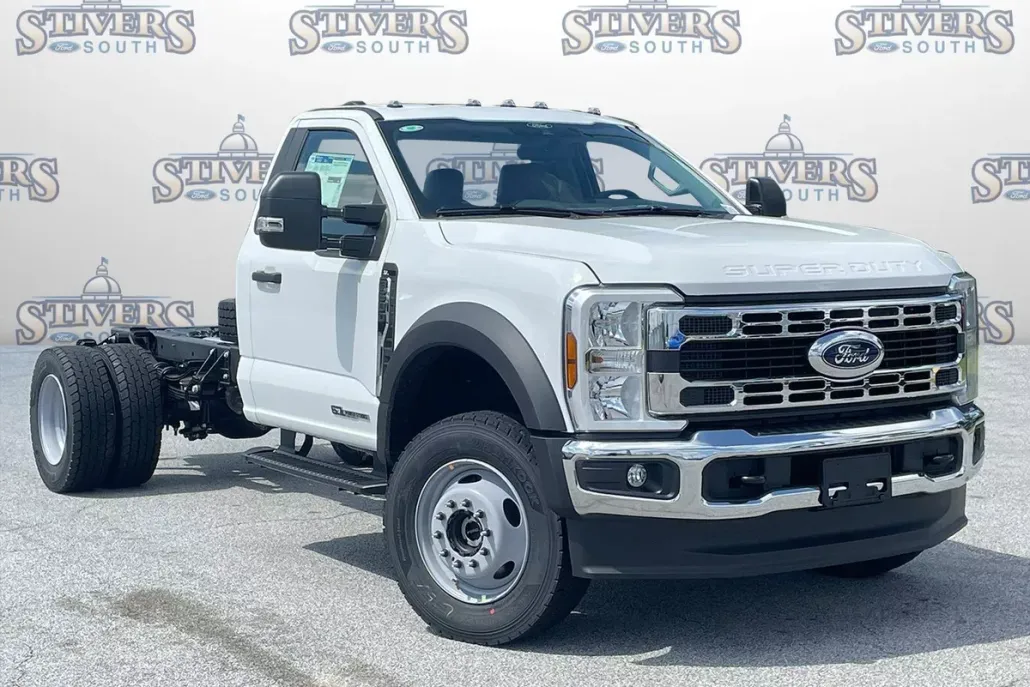 2025 Ford F-600 photo 1