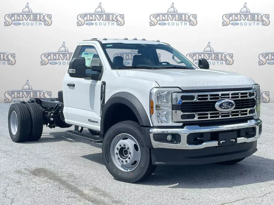 2025 Ford F-600 photo 1