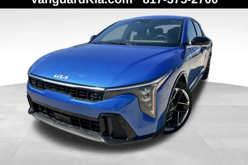 2025 Kia K4 GT-Line photo 1