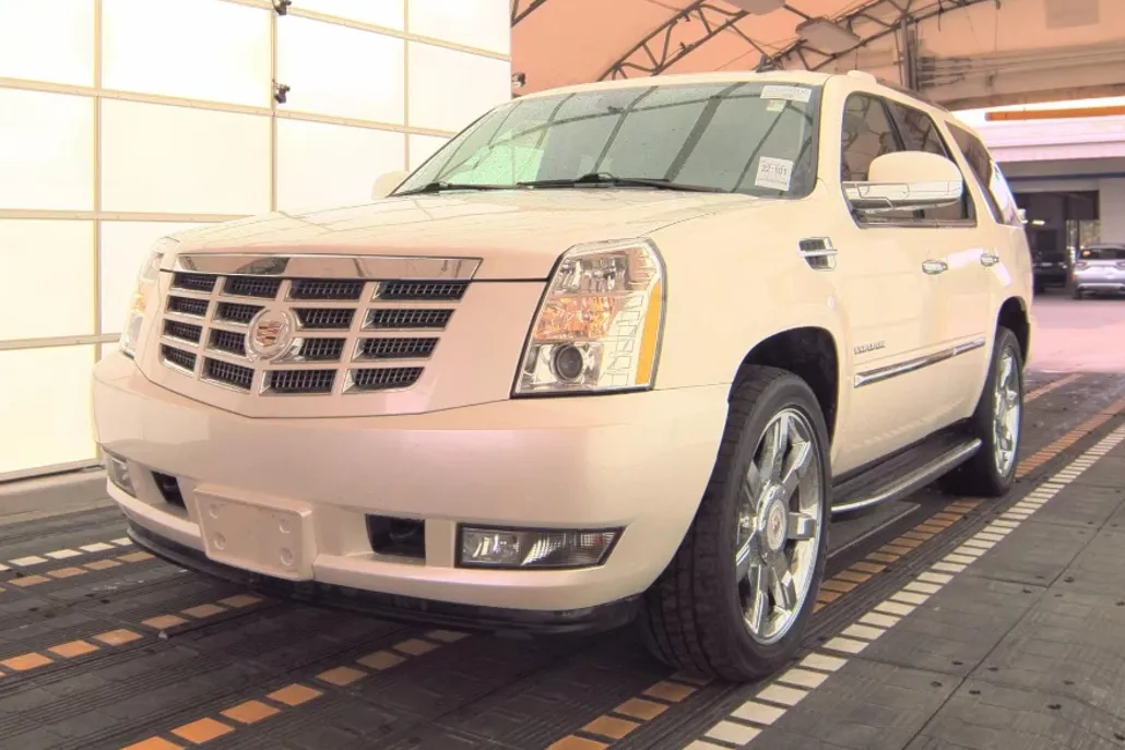 2013 Cadillac Escalade Luxury photo 1