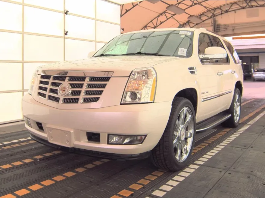 2013 Cadillac Escalade Luxury photo 1