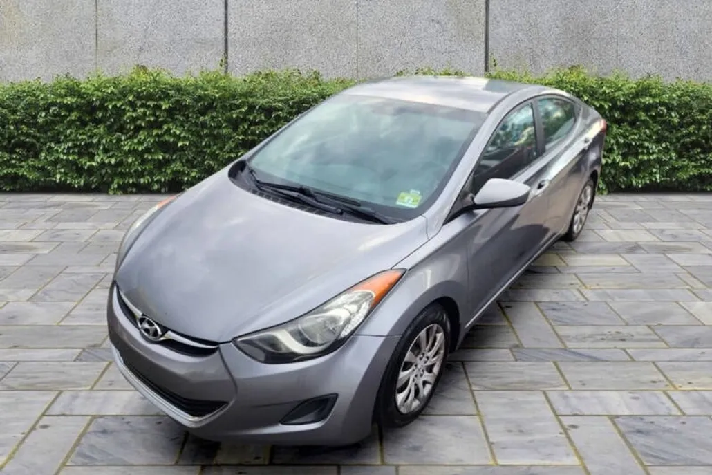 2013 Hyundai Elantra GLS photo 1