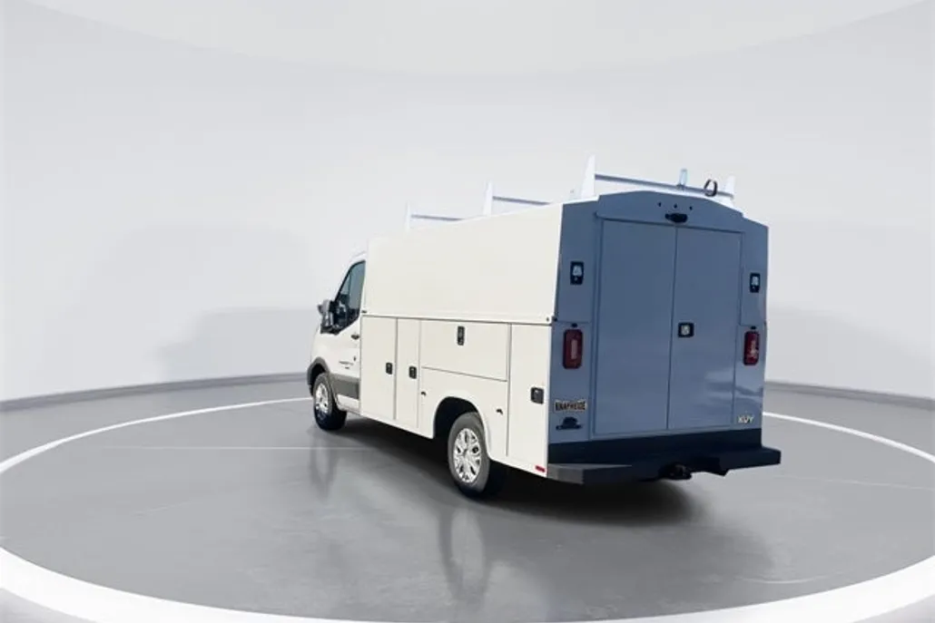 2024 Ford Transit Cutaway photo 1