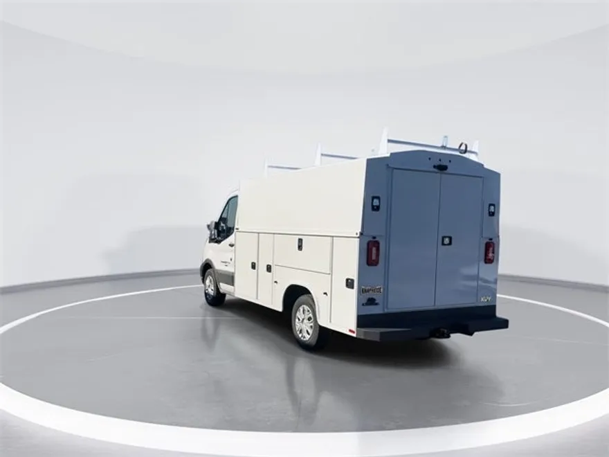 2024 Ford Transit Cutaway photo 1