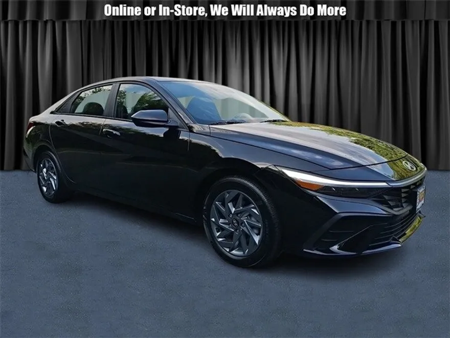 2024 Hyundai Elantra SEL photo 1