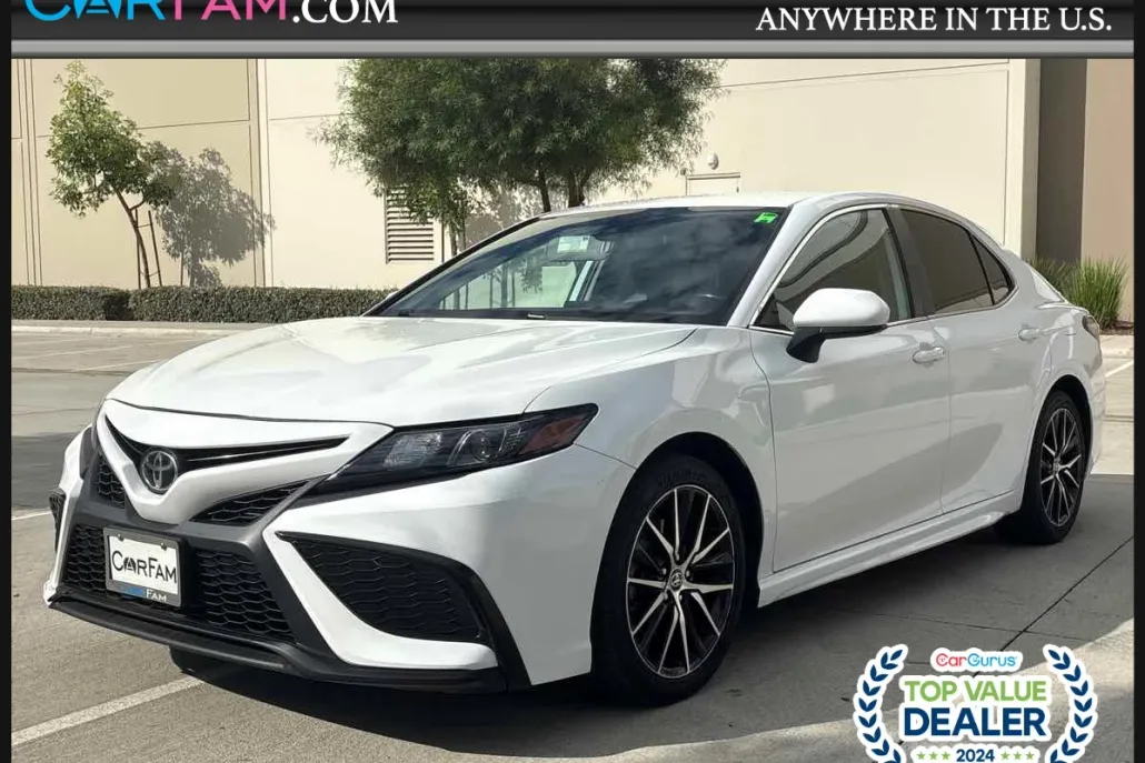 2021 Toyota Camry SE photo 1