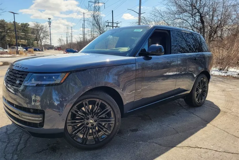 2025 Land Rover Range Rover SE photo 1