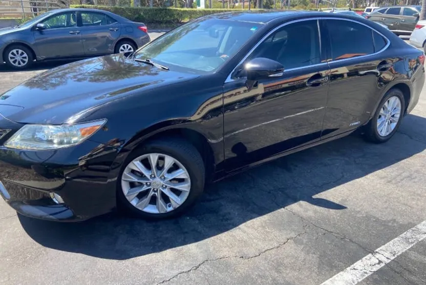 2013 Lexus ES 300h Base photo 1