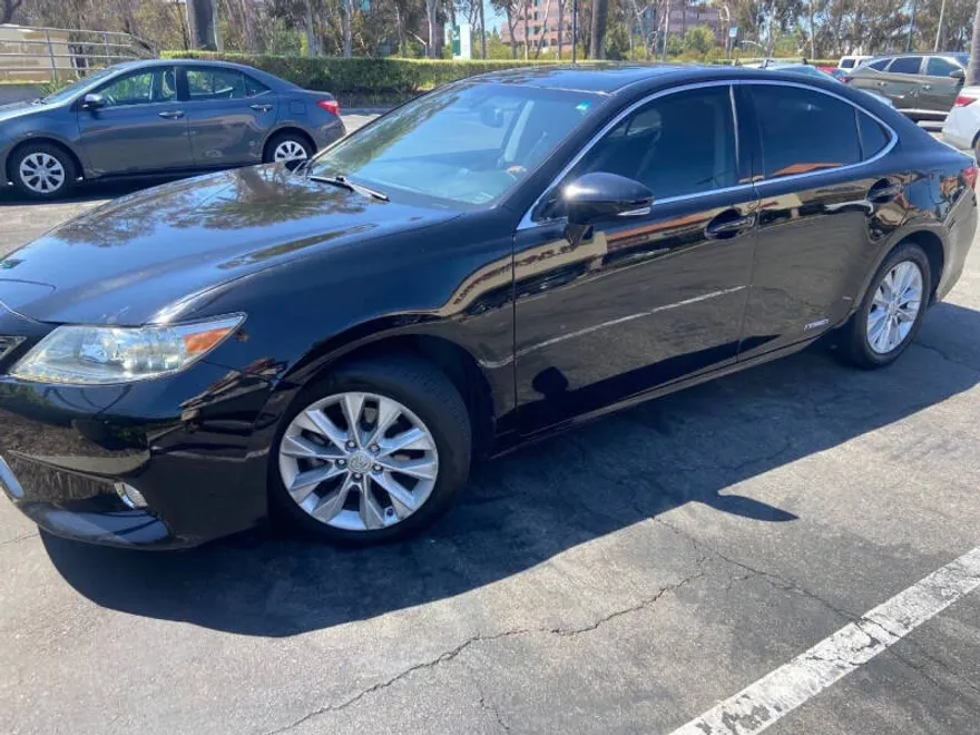 2013 Lexus ES 300h Base photo 1