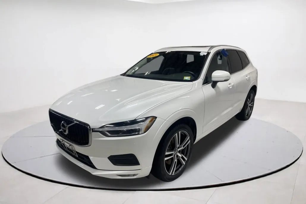 2021 Volvo XC60 T6 Momentum photo 1