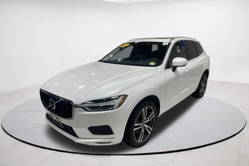 2021 Volvo XC60 T6 Momentum photo 1