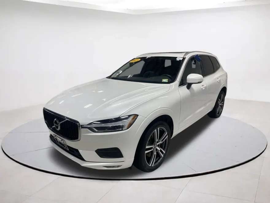 2021 Volvo XC60 T6 Momentum photo 1