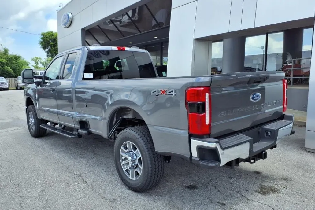 2025 Ford F-350 XLT photo 1