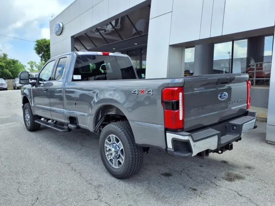 2025 Ford F-350 XLT photo 1