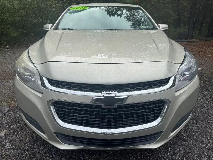 2015 Chevrolet Malibu 1LT photo 1