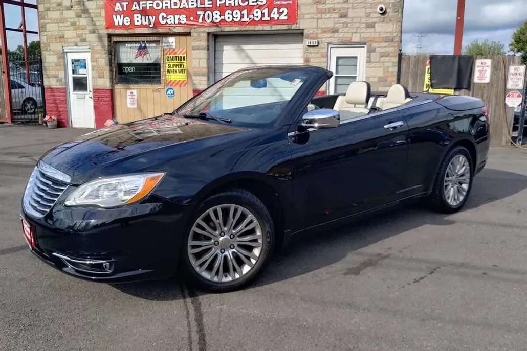 2013 Chrysler 200 Limited photo 1