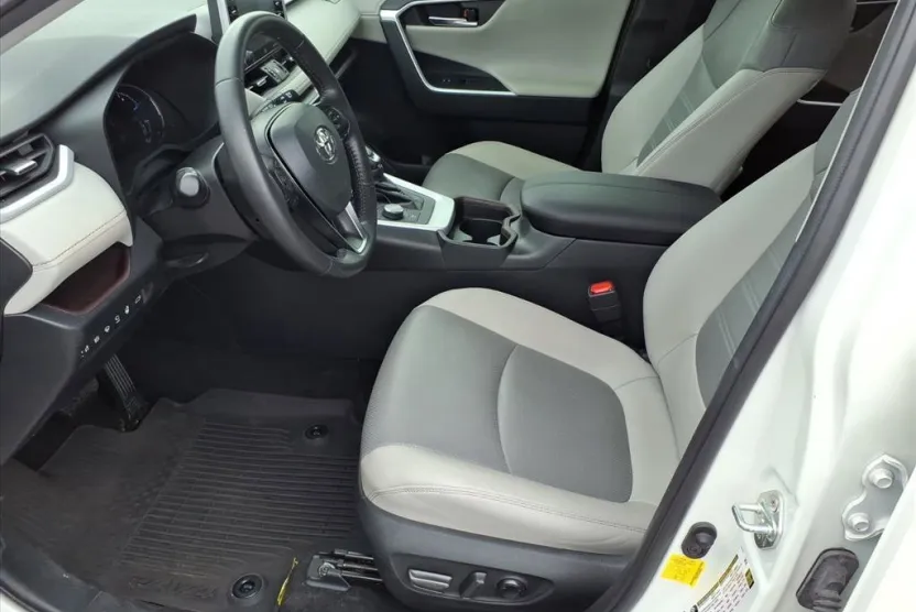 2021 Toyota RAV4 Hybrid Limited photo 1