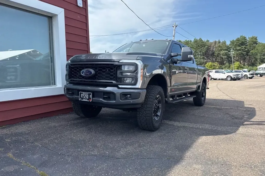 2023 Ford F-350 photo 1