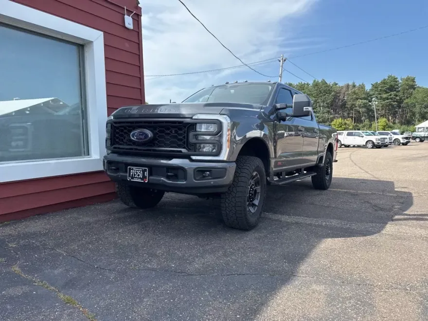 2023 Ford F-350 photo 1