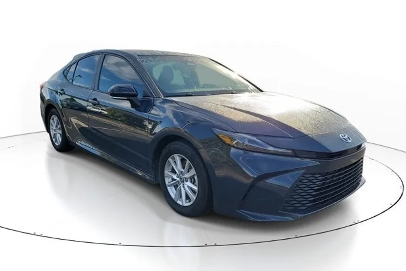 2025 Toyota Camry LE photo 1