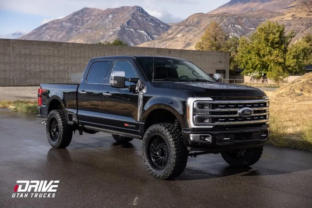 2024 Ford F-350 Platinum photo 1