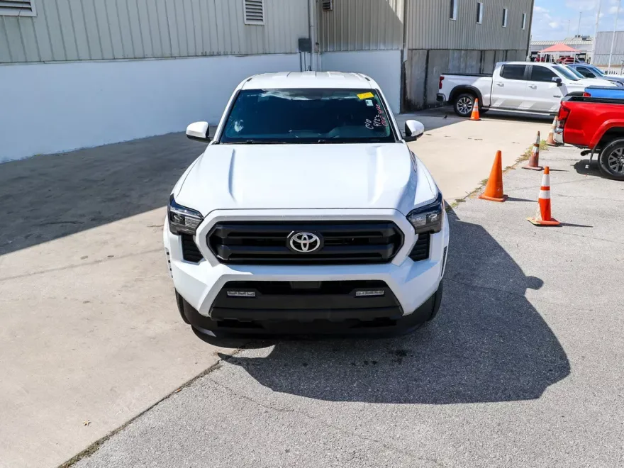 2024 Toyota Tacoma SR5 photo 1